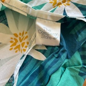 The Company Store queen lily pad duvet cover with euro shams